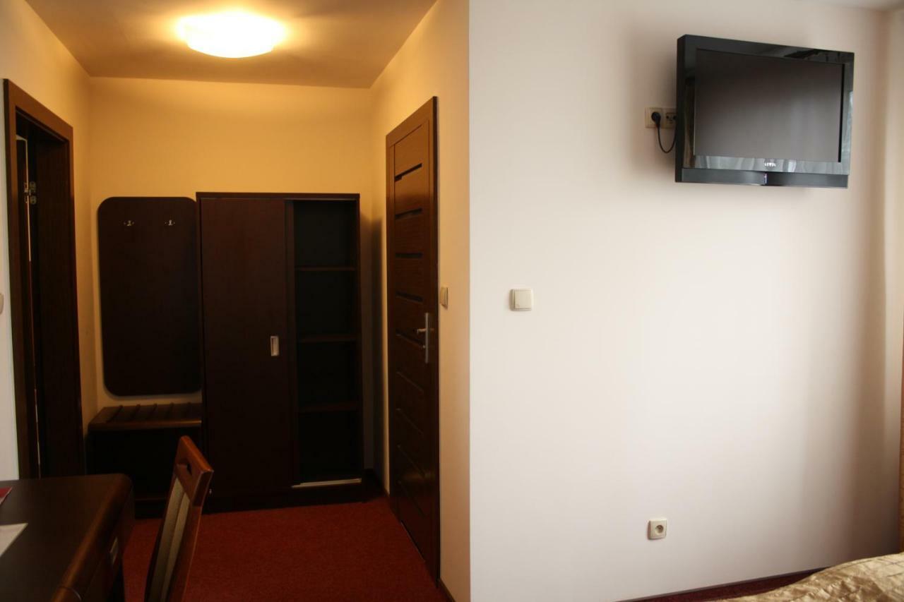 Hotel Pinocy Ledziny Exterior foto