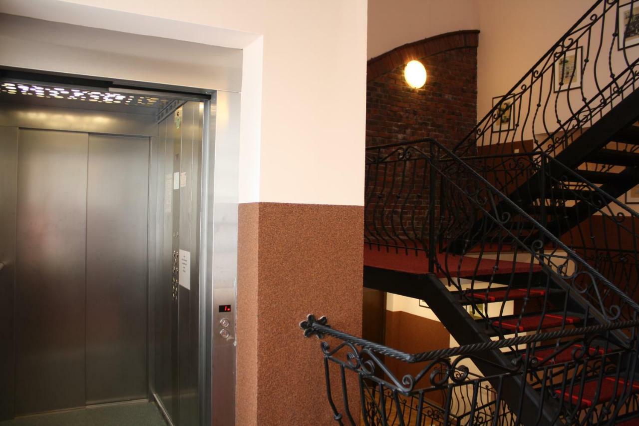Hotel Pinocy Ledziny Exterior foto