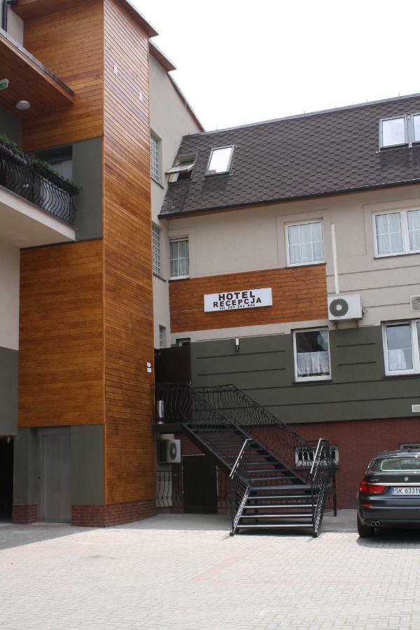 Hotel Pinocy Ledziny Exterior foto