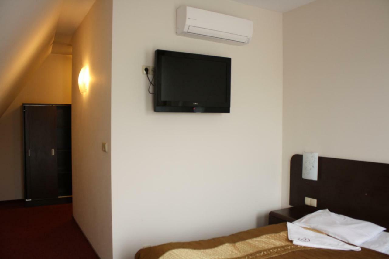 Hotel Pinocy Ledziny Exterior foto